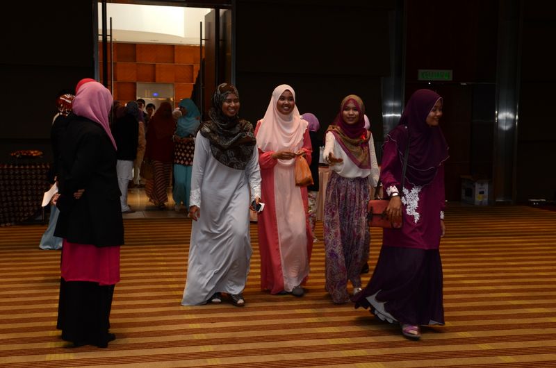 Hi tea alumni  14  044